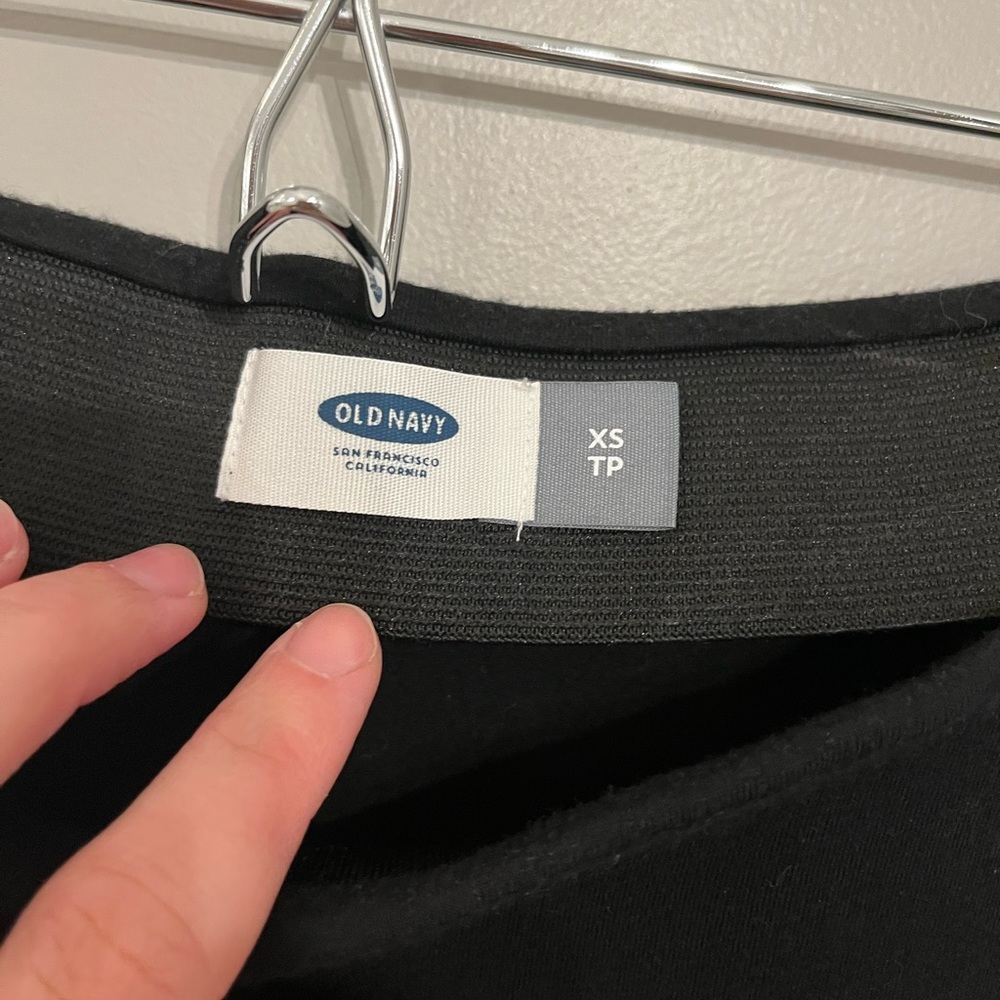 Old Navy size XS black maxi skirt with small slit - Picture 2 of 4